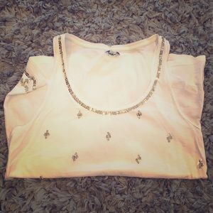 White sleeveless shirt